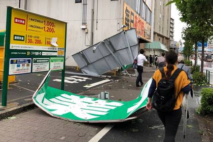 Japón: calles inundadas, techos destrozados y cortes de luz en Tokio por el paso del tifón Faxai