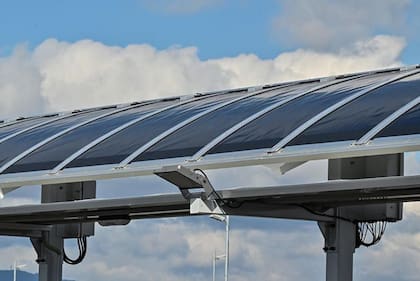 Se espera que el agregado de perovskita a los paneles solares aumente su eficiencia.