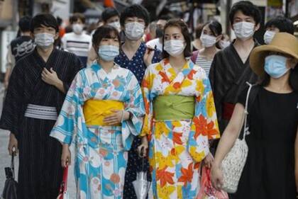 Japón relajó las medidas sanitarias y creó una campaña para alentar el turismo local, pero la capital registró un récord de nuevos casos