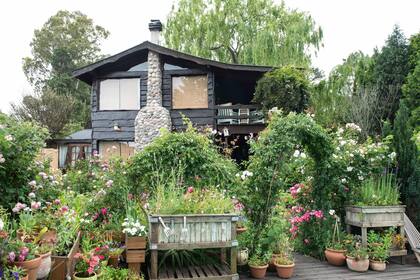 Jardín de cabaña o cottage garden, donde las estrellas son las flores y su encanto está en la sencillez.