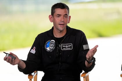 Jared Isaacman en conferencia de prensa en el Centro Espacial Kennedy en Cabo Cañaveral, Florida, el 19 de agosto del 2024. (AP foto/John Raoux)