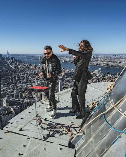 Jared Leto escaló el Empire State Building para anunciar su gira mundial con Thirty Seconds to Mars