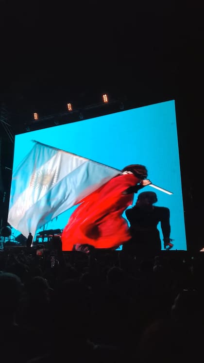 Jared Leto llevó la bandera argentina a su show en el Lollapalooza 2024