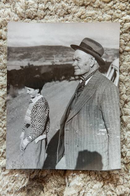 Jarred con uno de sus nietos, Cirilo Barber.