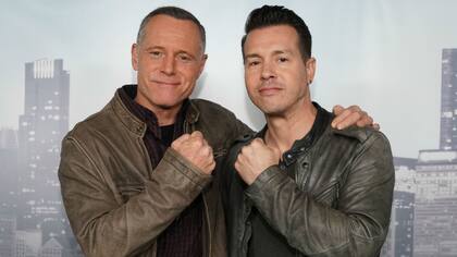 Jason Beghe y Jon Seda, representando a Chicago P.D.