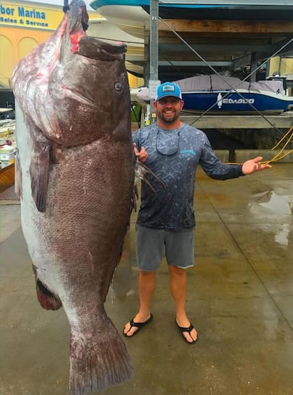 Jason Boyll exhibe su presa con orgullo