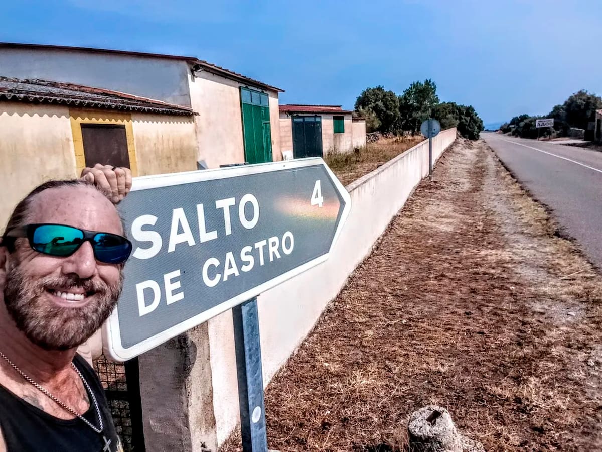 Un estadounidense compra un pueblo entero en España por solo 365,500 dólares Un estadounidense compra un pueblo entero en España por solo 365,500 dólares