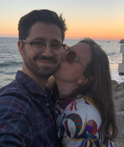 Jason Nellis junto a su esposa, Jennifer