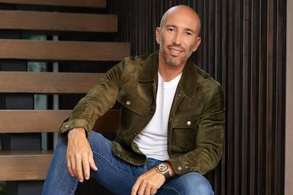 Jason Oppenheim es un agente inmobiliario, empresario y recientemente una personalidad de la pantalla