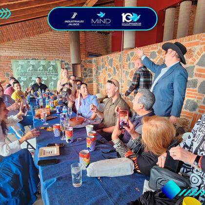 Jason Owens y Gloria Chávez fueron vistos en febrero en la fiesta de un empresario mexicano