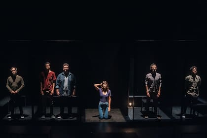 "Jauría" es una obra de teatro documental que fue escrita a partir de transcripciones reales de un juicio sobre una violación colectiva