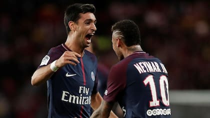 Pastore junto a Neymar, con quien formó una buena relación