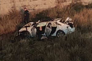 Un ingeniero volcó en un canal de Mendoza, murió y le robaron sus pertenencias tras el accidente