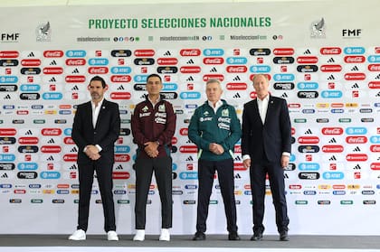 Javier Aguirre, director técnico de la selección mexicana, aún tiene tiempo para presentar a sus jugadores convocados para enfrentar a Paraguay (X/@FMF)