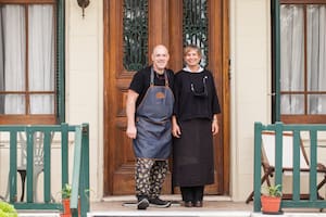 El restaurante del español que ofrece menú de 9 pasos en un remoto pueblo de La Pampa