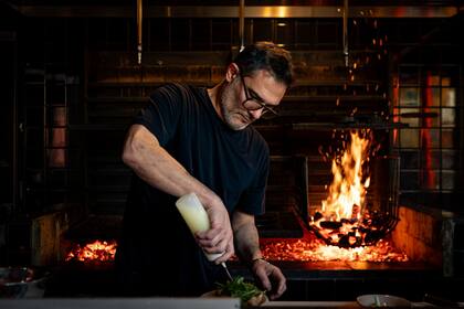 Javier Bardauil: "El sello es que cocino con fuego de leña".
