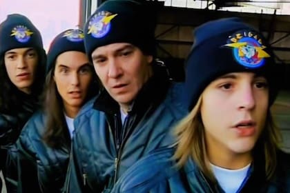 Javier Belgeri y parte del elenco de Brigada Cola