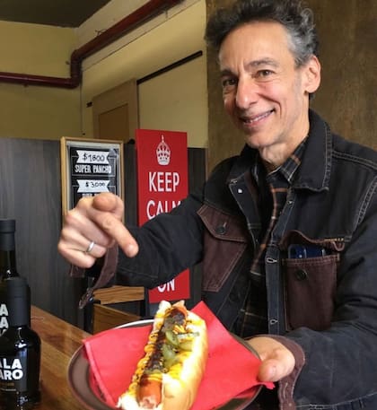 Javier Calamaro con su preferido "Super Charly" en "La nena panchos"