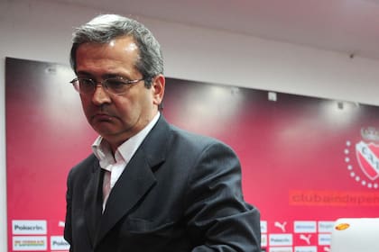 Javier Cantero, asediado por la crisis de Independiente