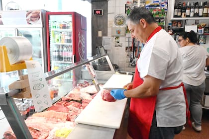 Javier Carballal es el alcalde de Punta del Este y el dueño de la carnicería Oasis