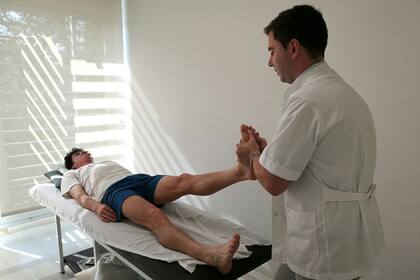 Javier Carriqueo tratando la fascitis plantar
