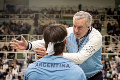 Javier Frana, en su segundo año como capitán de Copa Davis: en la imagen, dándole indicaciones a Thiago Tirante, que fue el singlista 1 en Busan