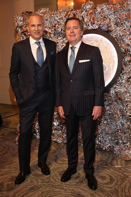 Javier Iturrioz, con un traje by Zaffora; y Leo Montes, con un traje de Paul Stuart. Como siempre, engamaron sus corbatas, esta vez con modelos de Hermès