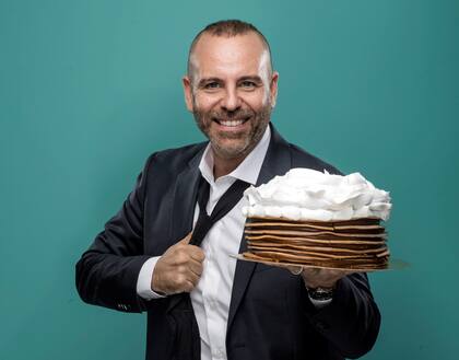 Javier López: “Yo quería comer una torta de chocolate y sentir lo mismo que sentía de chico: felicidad. Los postres que se preparaban en mi casa fueron formativos y no estaba dispuesto a abandonar esos placeres por una cuestión médica. No encontraba nada libre de gluten que me gustara o que se pareciera a lo que consumía, entonces me dije: vamos a inventarlo”