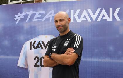 Javier Mascherano en la entrega de autos de Kavak en el predio de AFA.