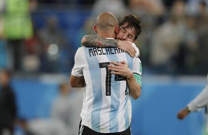 El abrazo con Lionel Messi, con quien forjó una fuerte amistad