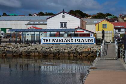 Reino Unido lanzó una convocatoria para viajar a las Malvinas y un funcionario de Kicillof denunció “provocación”