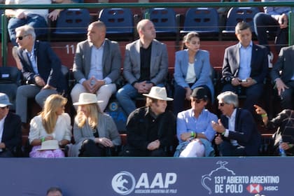 Javier Milei charla con Delfín Uranga, presidente de la AAP.