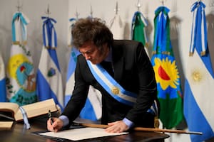 Javier Milei cuando firmó el Pacto de Mayo, el 9 de julio en Tucumán