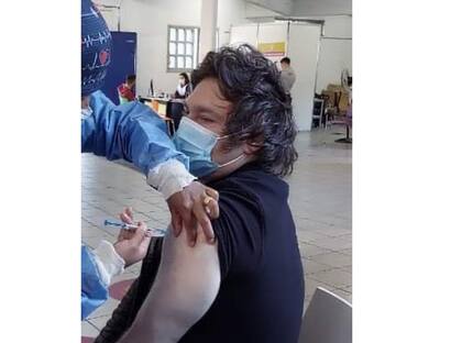 Javier Milei, cuando se aplicó la segunda dosis de la vacuna Sinopharm