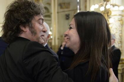 Javier Milei defendió a Sandra Pettovello al decir que las denuncias de corrupción en el Ministerio de Capital Humano son "el pataleo de delincuentes" a los que la titular de la cartera les habría "cortado los negocios"