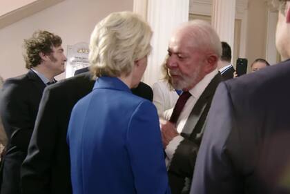 Javier Milei y otros mandatarios durante la Cumbre del Mercosur en Uruguay