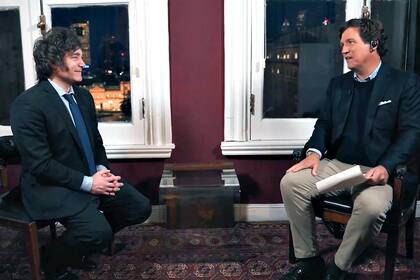 Javier Milei durante la entrevista con Tucker Carlson