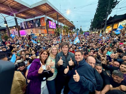 Javier Milei durante su recorrida en Tucumán