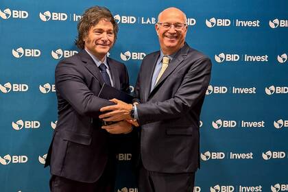 Javier Milei e Ilan Goldfajn en el Banco Interamericano en Desarrollo (BID) en Washington
