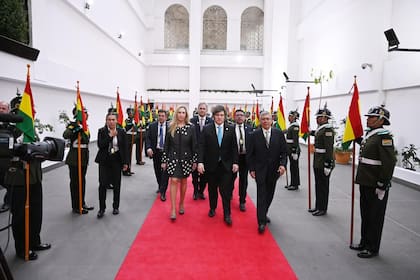 Javier Milei en Bolivia con Karina Milei para la asunción de Rodrigo Paz