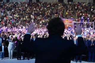 Cómo es la alianza de Milei con el mundo evangélico, clave para el armado territorial de LLA