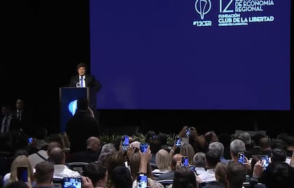 Javier Milei, en Corrientes, se presentó para disertar sobre economía.