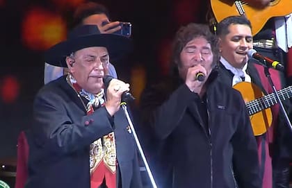 Javier Milei en el Festival de Jesús María junto al Chaqueño Palavecino