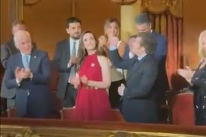 La reacción de Milei cuando fue ovacionado de pie en la gala del Teatro Colón