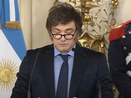 Javier Milei, en la entrega de sables de las Fuerzas Armadas