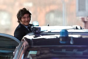 Javier Milei en la explanada de casa de gobierno