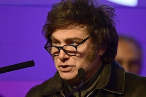 Javier Milei se mostró en el microcentro porteño y fue abucheado por los vecinos - Image 2