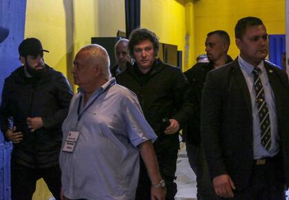 Javier Milei es un apasionado del fútbol: es socio de Boca Juniors, y hasta votó en las elecciones