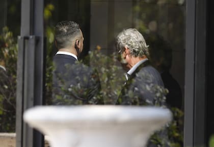 Javier Milei fue recibido por el presidente de la Sociedad Rural Argentina, Nicolás Pino