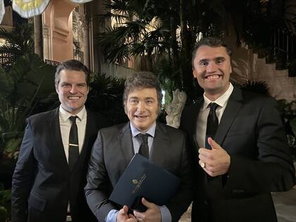 Milei junto a Charlie Kirk durante una de sus visitas a Estados Unidos.